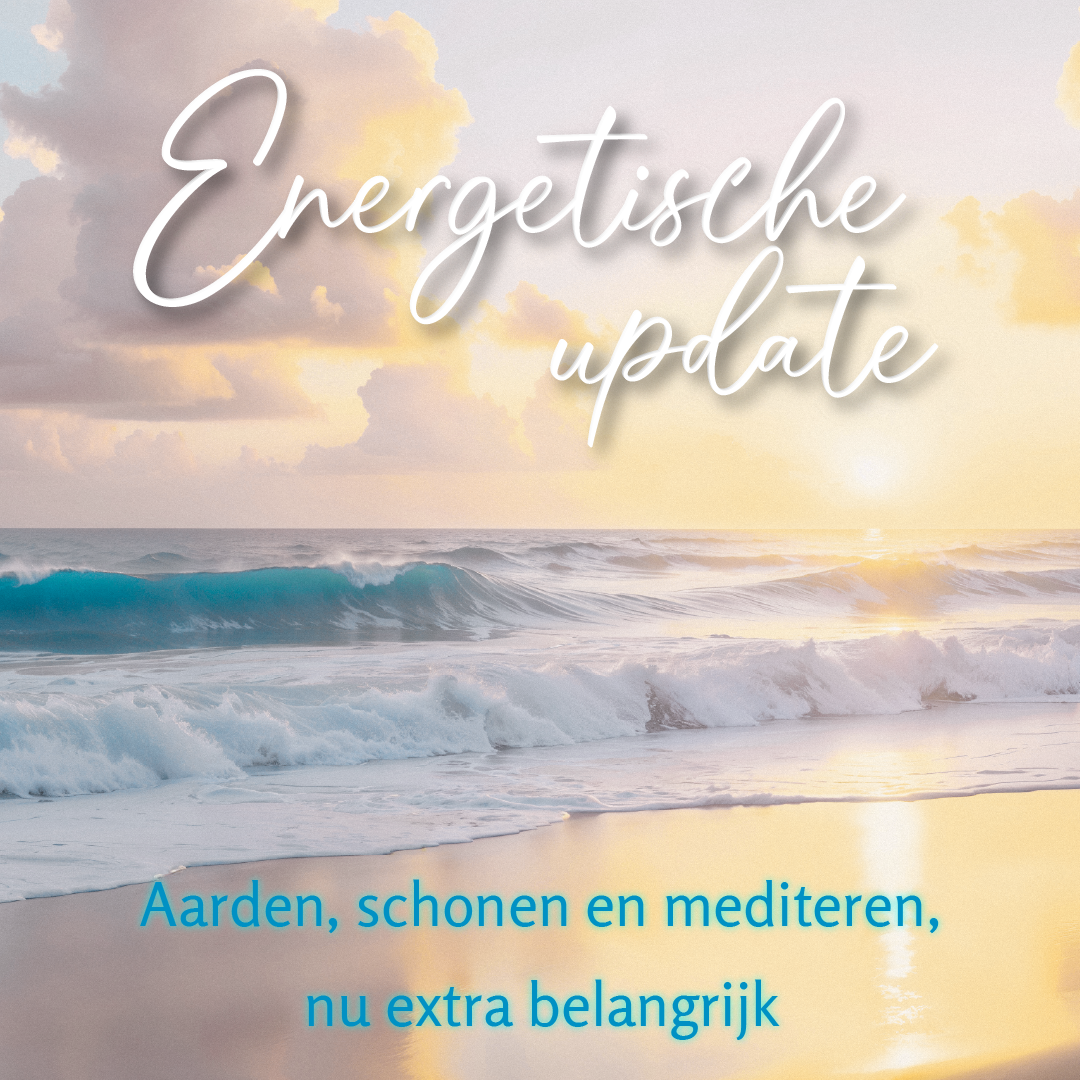 Zonsondergang aan de kust in pastelkleurige branding met de titel "Energetische update — Aarden, schonen en mediteren, nu extra belangrijk" en het logo van Leven op gevoel.