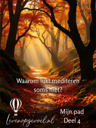 Pad door een herfstbos met gouden zonnestralen tussen oranje bladeren; overlaytekst: "Waarom lukt mediteren soms niet?" en "Mijn pad Deel 4" plus levenopgevoel.nl-logo.